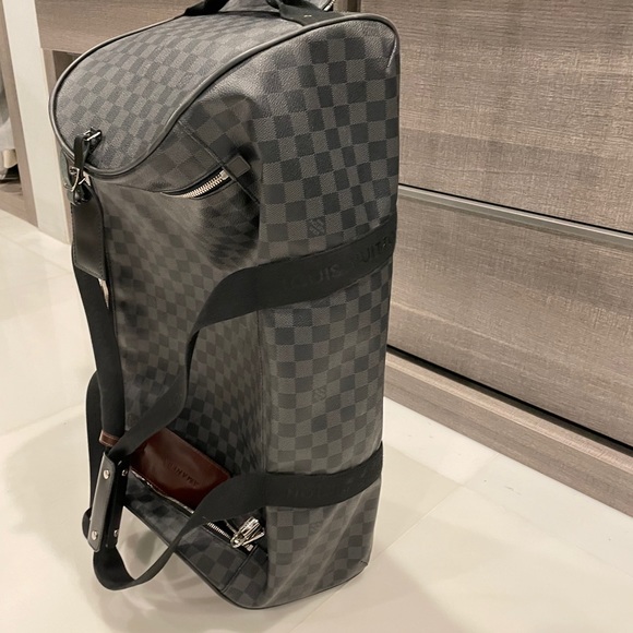 This luggage is brand new.  Only use twice. - Picture 4 of 13